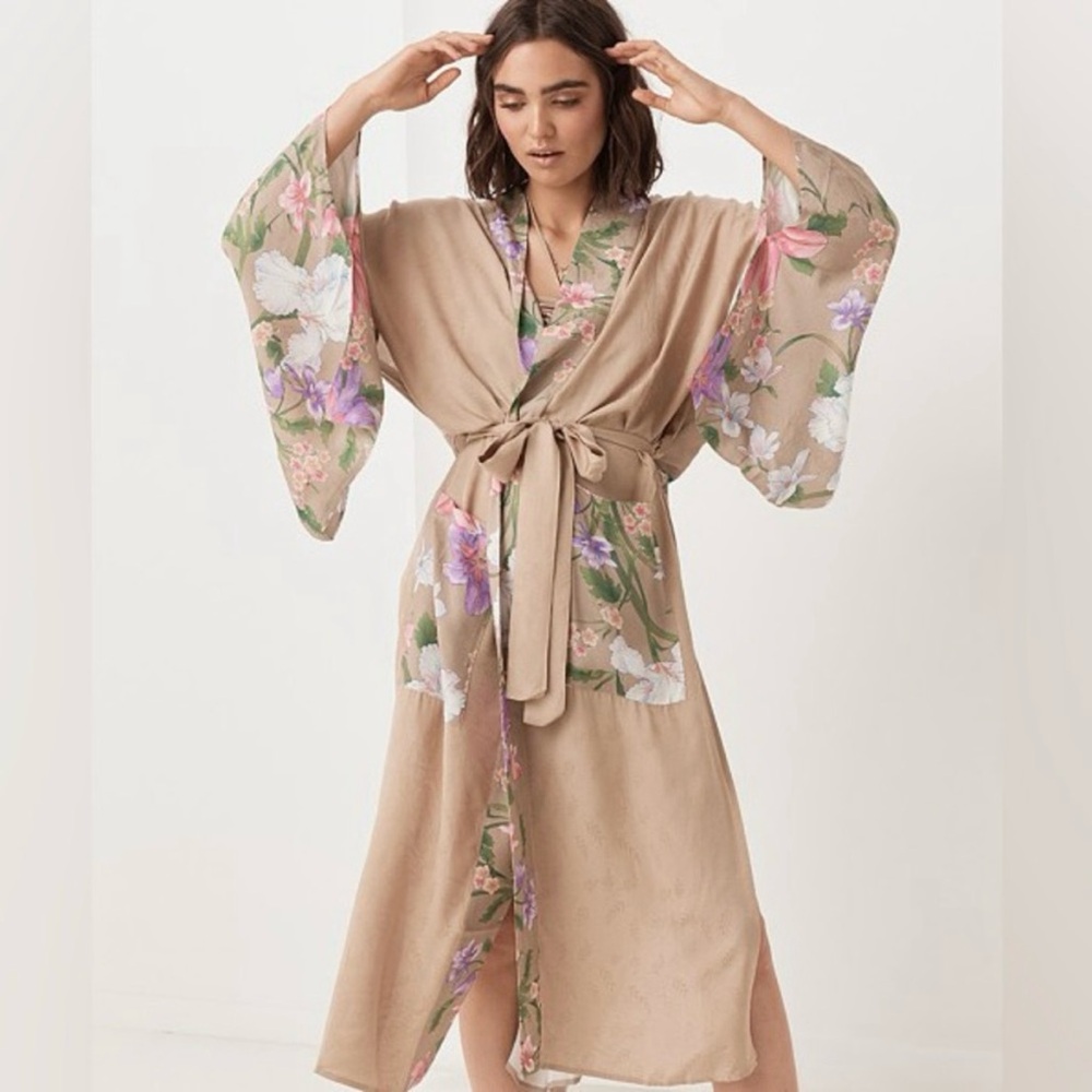 Spell Waterfall Robe - Picture 2 of 6